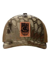 Load image into Gallery viewer, Don&#39;t Tread On Me Snake Leather Patch Richardson 112 Duck Camo Hat
