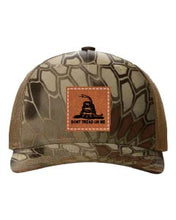 Load image into Gallery viewer, Don&#39;t Tread On Me Leather Patch Richardson 112 Duck Camo Hat
