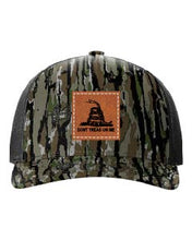 Load image into Gallery viewer, Don&#39;t Tread On Me Leather Patch Richardson 112 Duck Camo Hat
