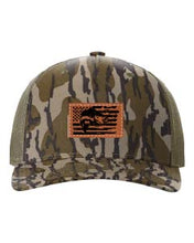 Load image into Gallery viewer, Bass Flag 2 Leather Patch Richardson 112 Duck Camo Hat
