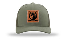 Load image into Gallery viewer, Horseshoe Banner Leather Patch Richardson 112 Hat
