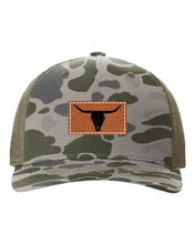 Load image into Gallery viewer, Cow Skull Patch Richardson 112 Duck Camo Hat
